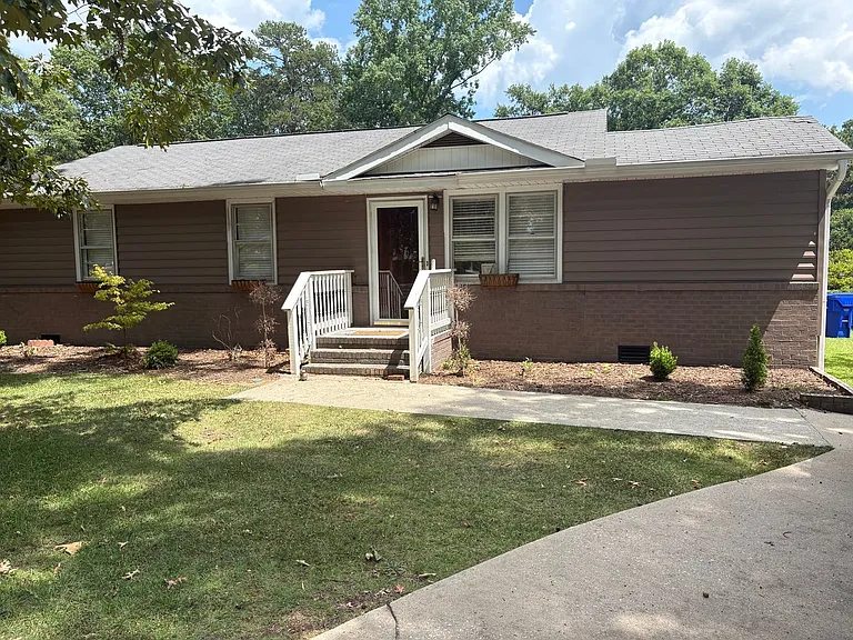 103 Fairlane Cir — Photo 1