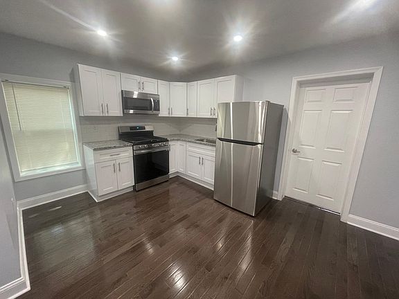 4th image of 4647 Penn St Floor 3