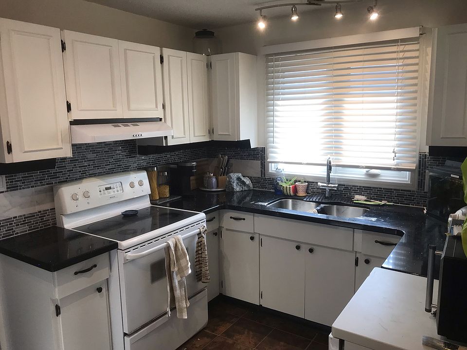 1st image of 10 Kurt Ave