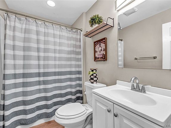 3rd image of 263 Hoyt St