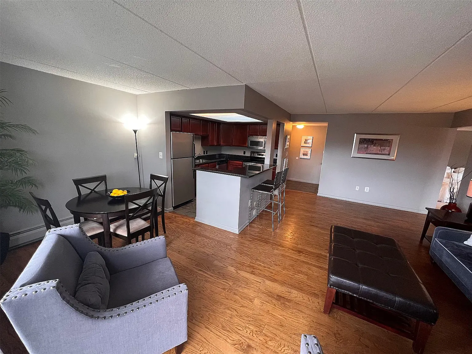 2 bed, 904 sqft, $2,200 — Photo 4
