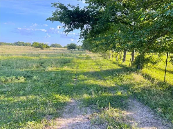 1379 Pawnee Rd, Pomona, KS 66076