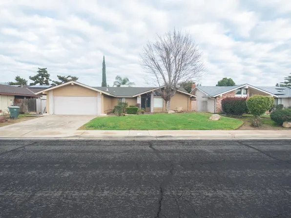 1855 Vartikian Ave, Clovis, CA 93611