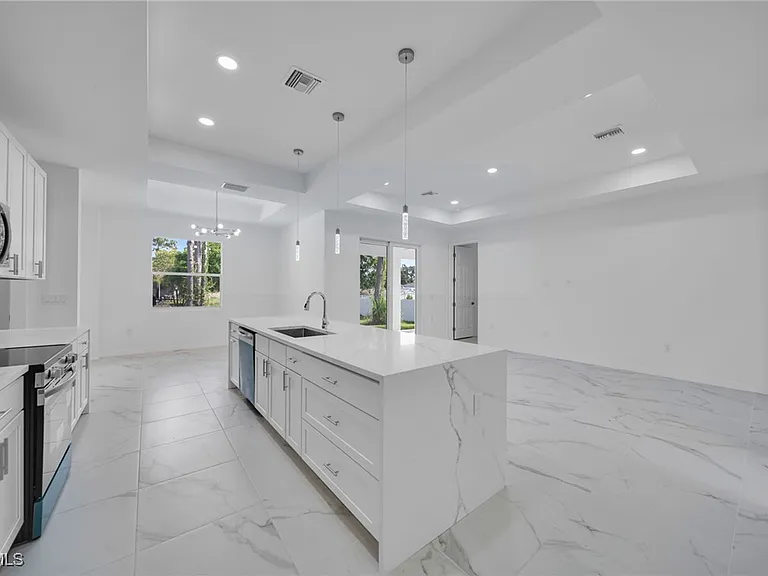 312 Harrison Dr — Photo 5