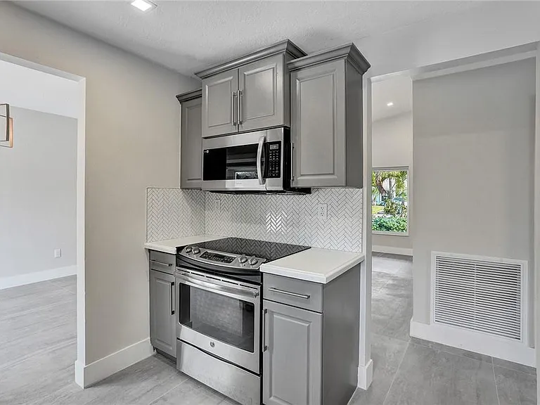 11627 SW 50th St #1 — Photo 13