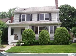 10 Flower Hill Rd, Port Washington, NY 11050