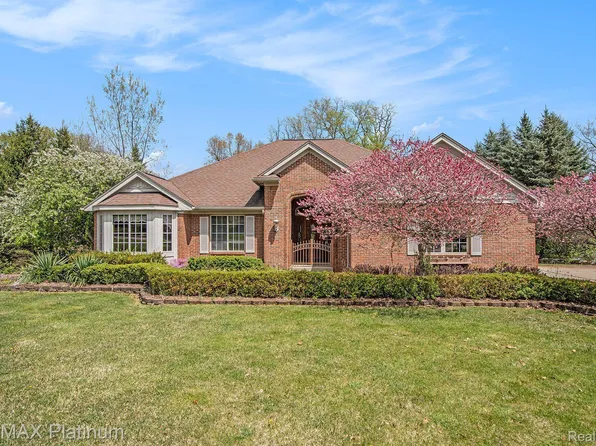 2053 Channel Dr, Brighton, MI 48114