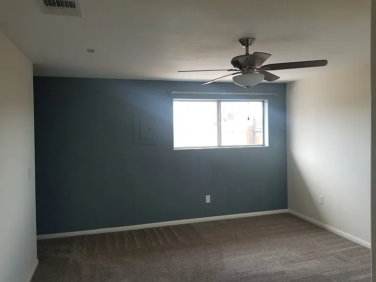 1276 Aurora Dr — Photo 3