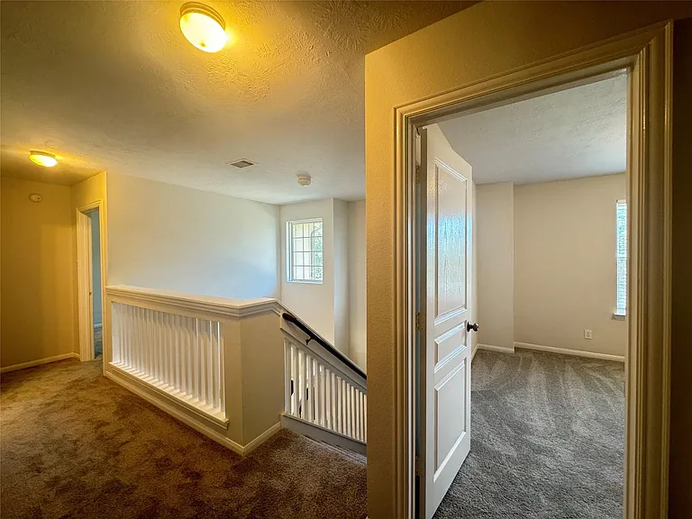 8107 Gran Villa Dr — Photo 32