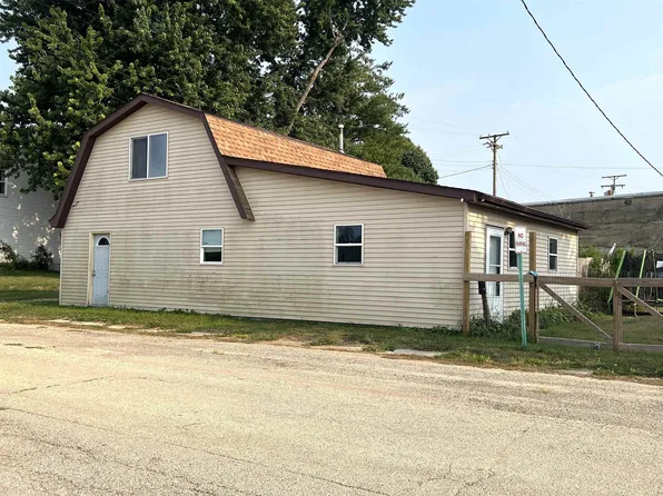 101 Main St, Leaf River, IL 61047