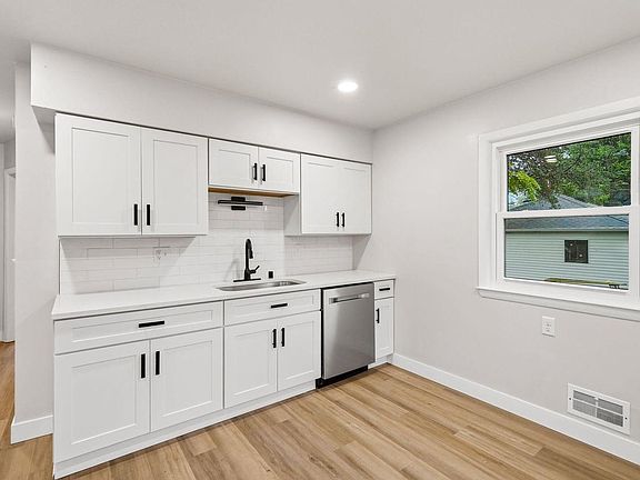 5th image of 3850 S 53rd STREET