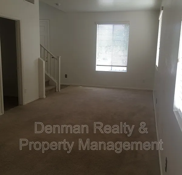 3914 S 52nd Ln — Photo 3