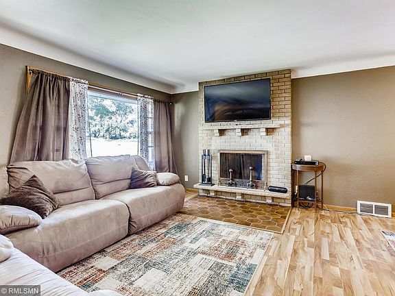 3rd image of 2256 Fremont Ave