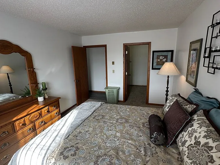 611 Eglon Ave SE — Photo 23