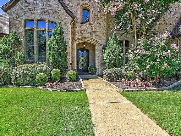 2nd image of 2440 Southern Hills Dr