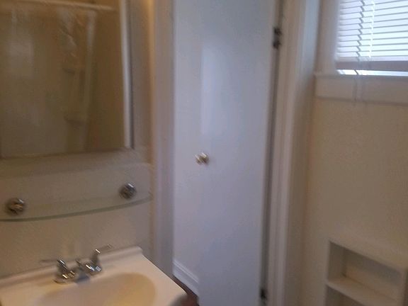 4th image of 118 S Bishop St