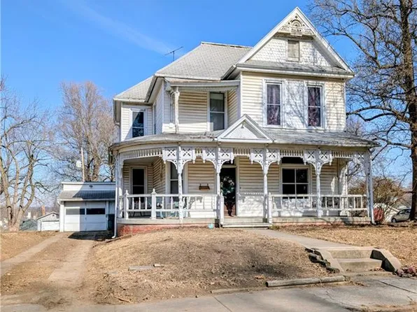 2711 Jackson St, Saint Joseph, MO 64507