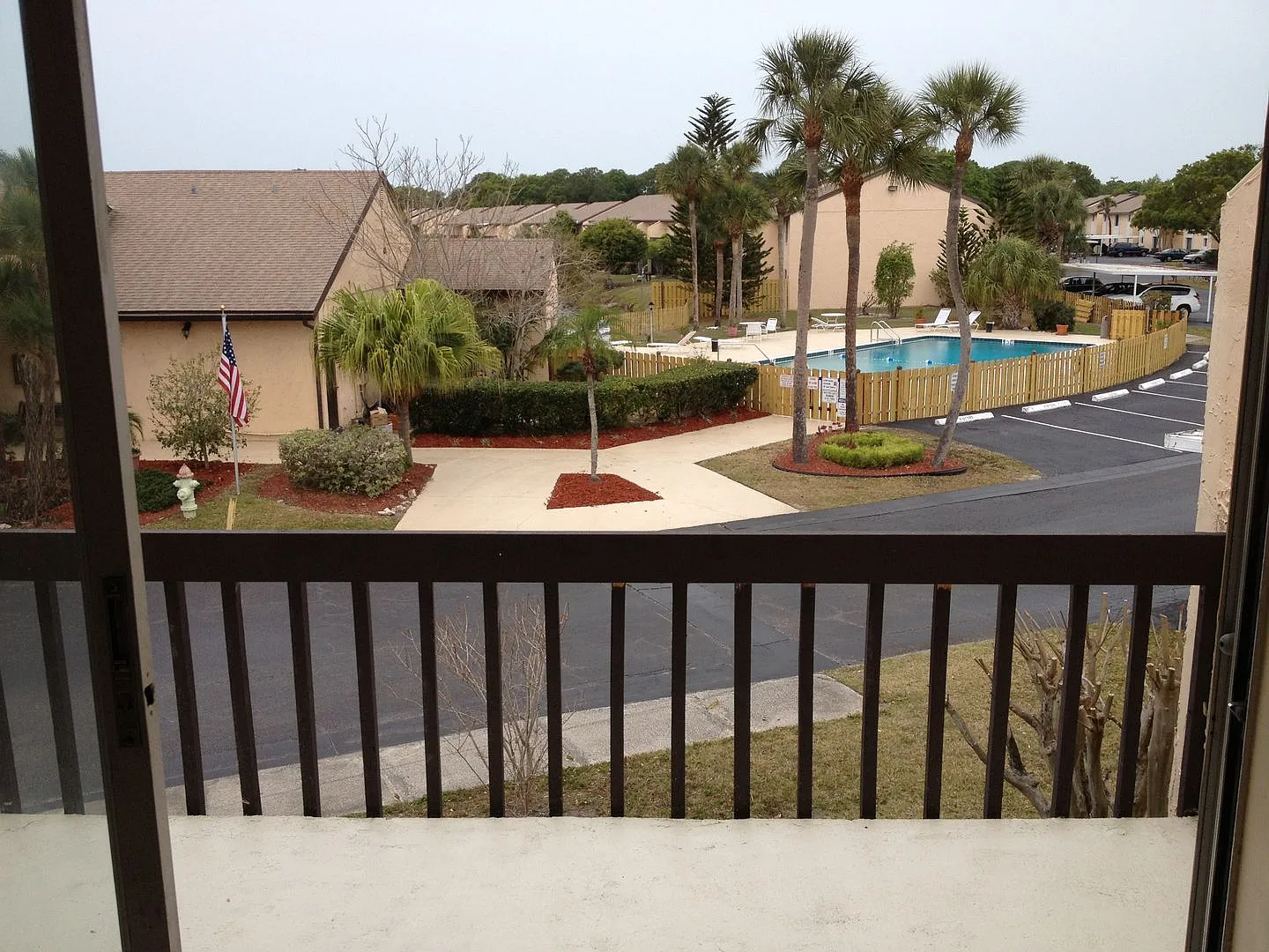 Centerally located close to downtown — Photo 2
