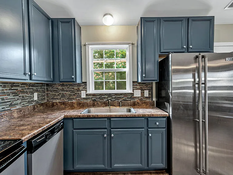 410 Jasmine Ln — Photo 12