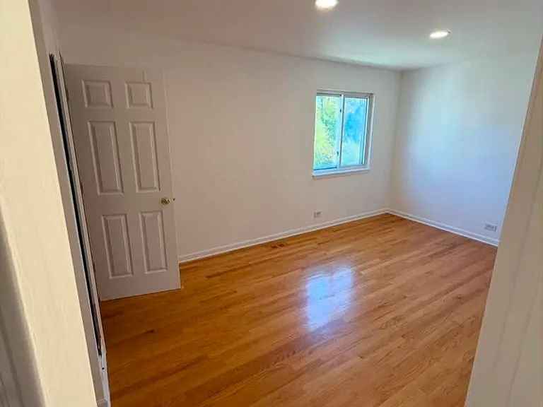 1055 Cove Dr — Photo 1