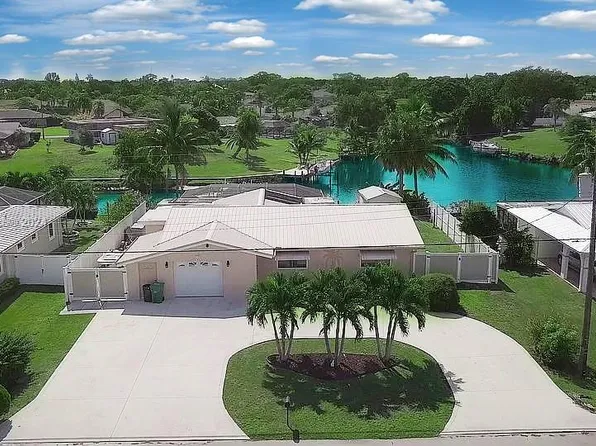 667 SE Calmoso Dr, Port Saint Lucie, FL 34983
