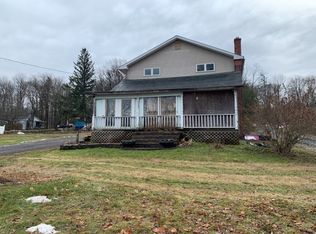 102 Cemetery Rd, Greentown, PA 18426