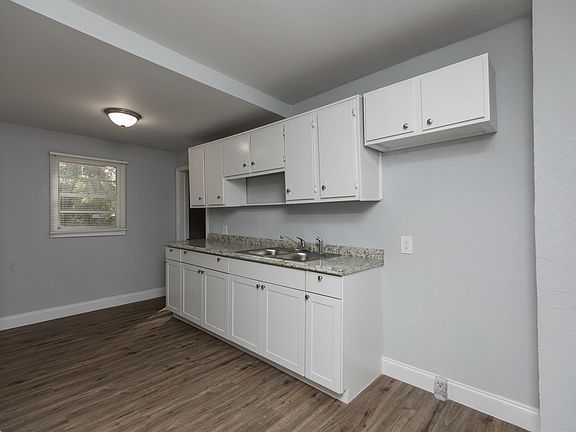 3rd image of 1536 W 10th St #1