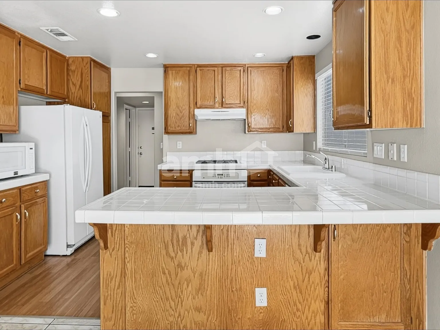 4 bed, 3.0 bath, 1749 sqft, $2,450 — Photo 3