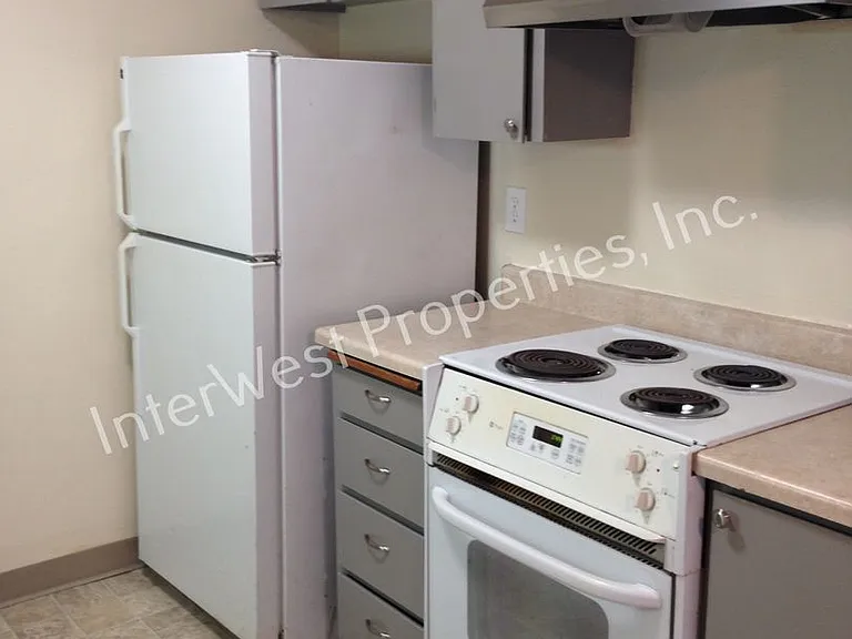 1010-1040 W Powell Blvd — Photo 4