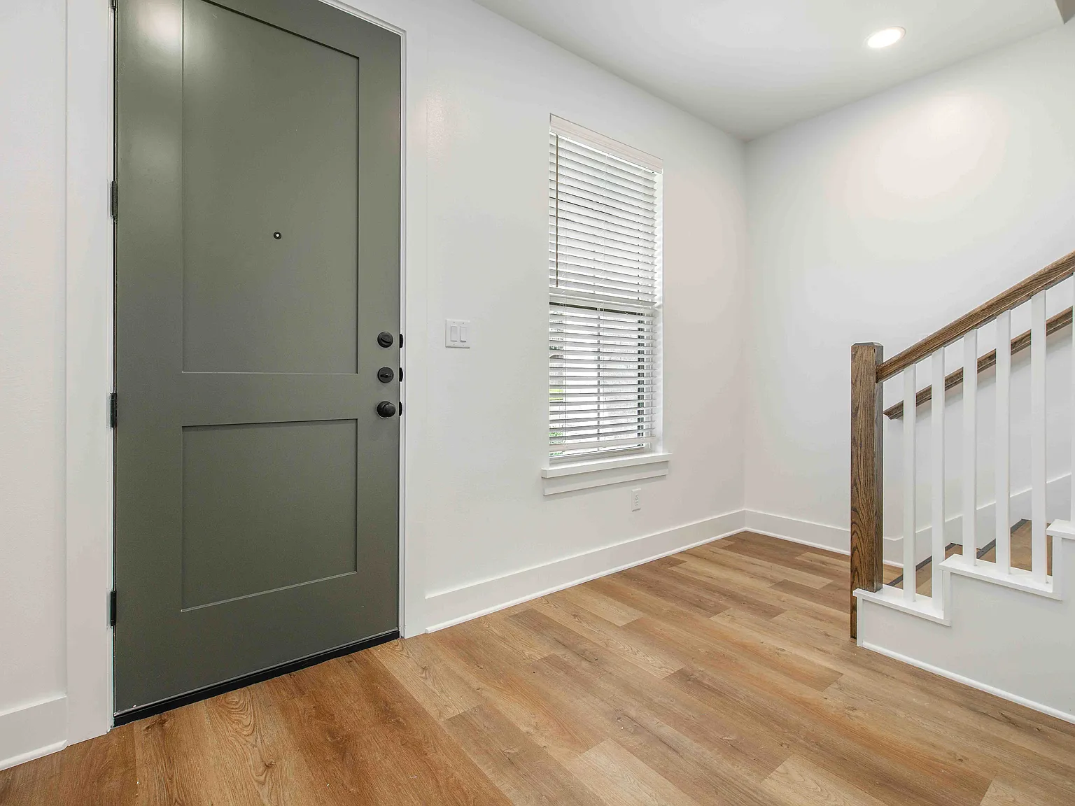 4 bed, 4.5 bath, 2000 sqft, $3,600 — Photo 4