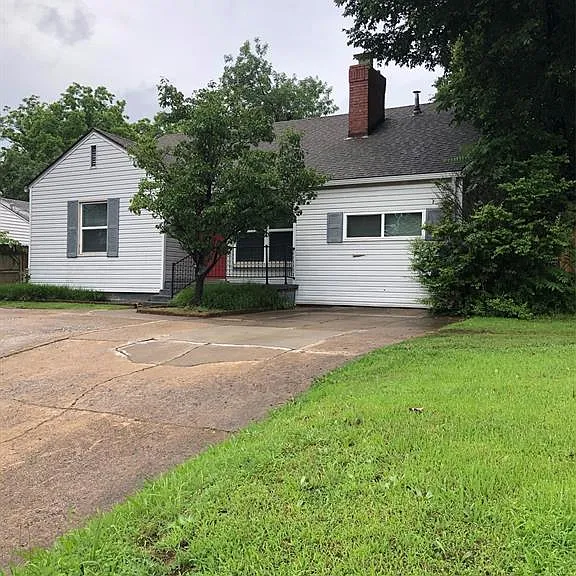 1324 S Yale Ave — Photo 5