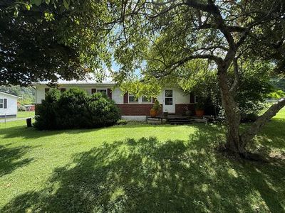 218 Pine Grove Cir, Daniels, WV, 25832