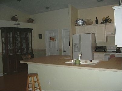 BREAKFAST BAR & NOOK