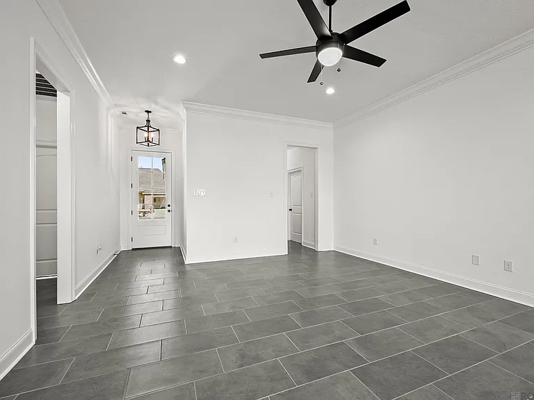 38405 Parliament Dr — Photo 3