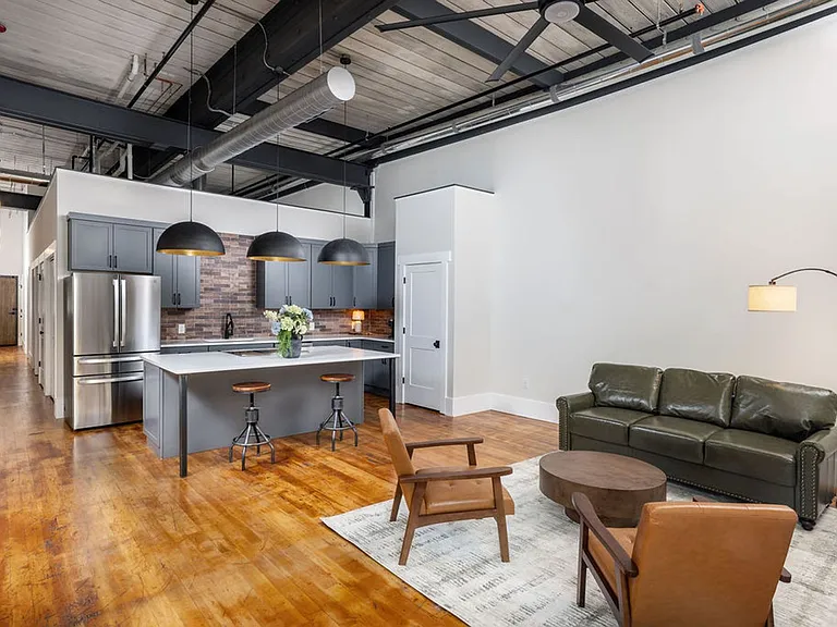 200 Barrett St — Photo 2