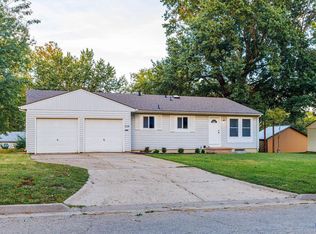 2124 SW Meadow Ln, Topeka, KS 66614