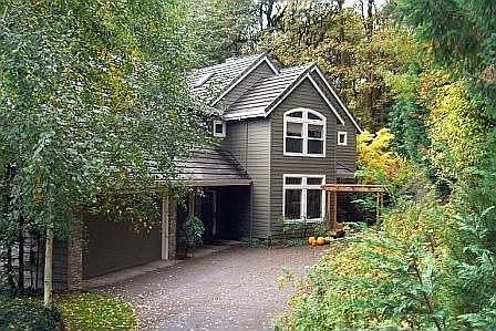 driveway turnaround area