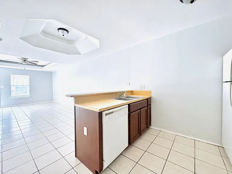 1409 Prosperity Dr #2 — Photo 2