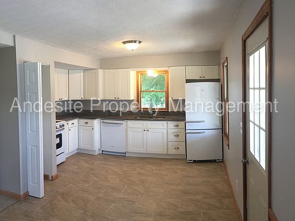 4th image of 406 Stark Ave