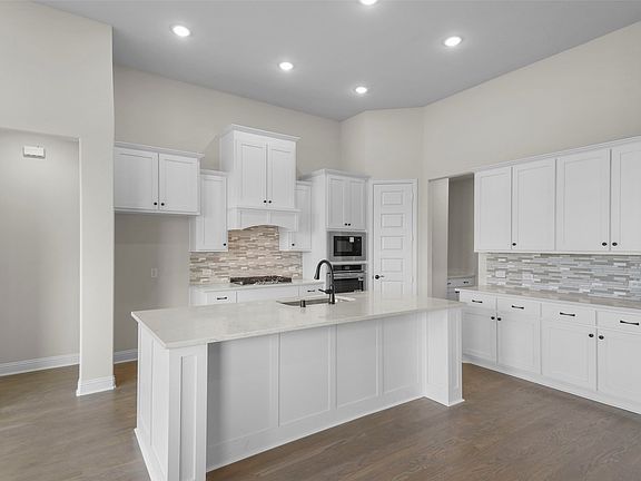 3rd image of 140 Lila Lake Dr