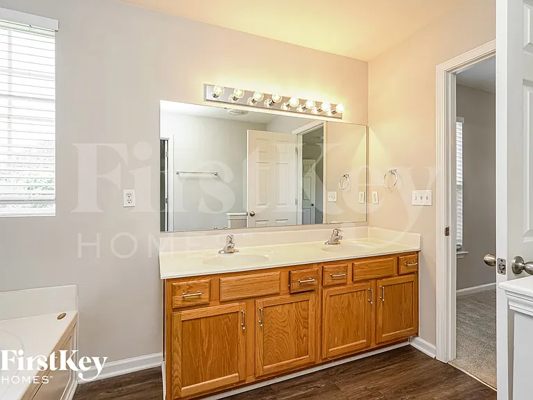 4204 Laurel Ridge Cir — Photo 13
