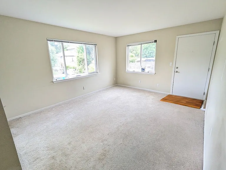 Spacious living room