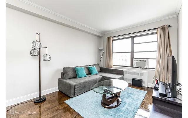 Sold by Douglas Elliman | media 21