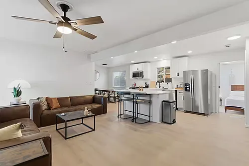 1405 Field Dr NE Photo 1