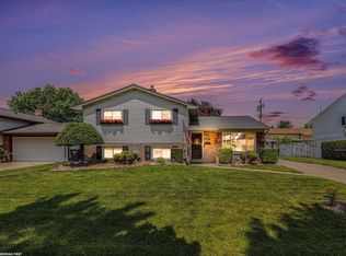 8655 Leslie Dr, Sterling Heights, MI 48314