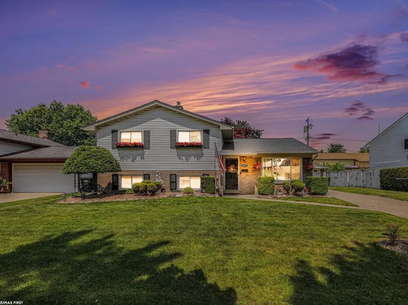 8655 Leslie Dr, Sterling Heights, MI 48314