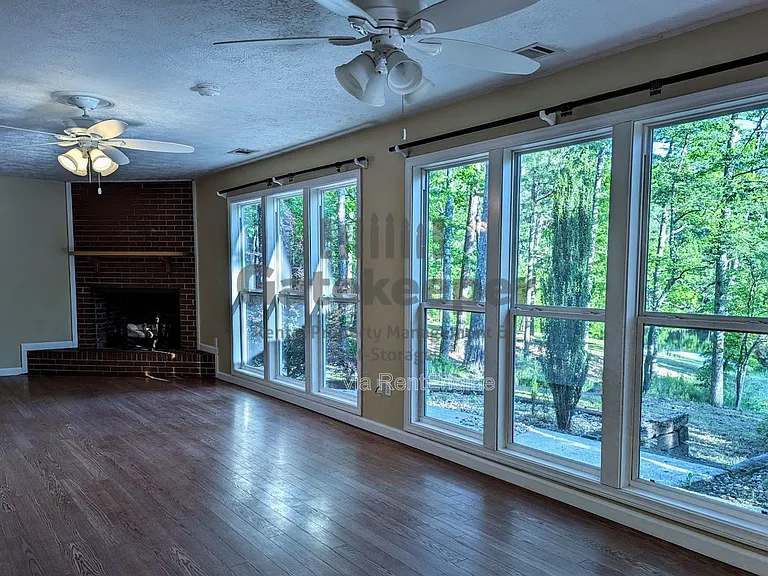 1096 Boone Rd — Photo 13