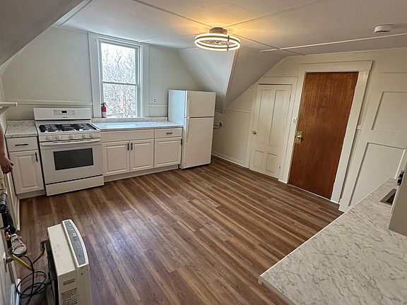 2nd image of 446 Coe St Floor 3