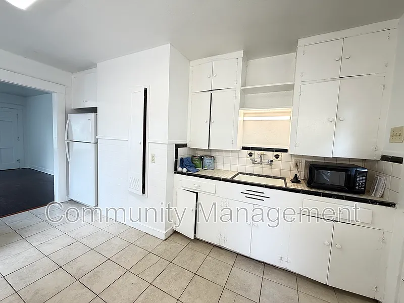 2 bed, 1.0 bath, $1,095 — Photo 3