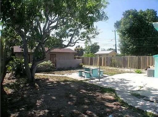 1015 S K St — Photo 3